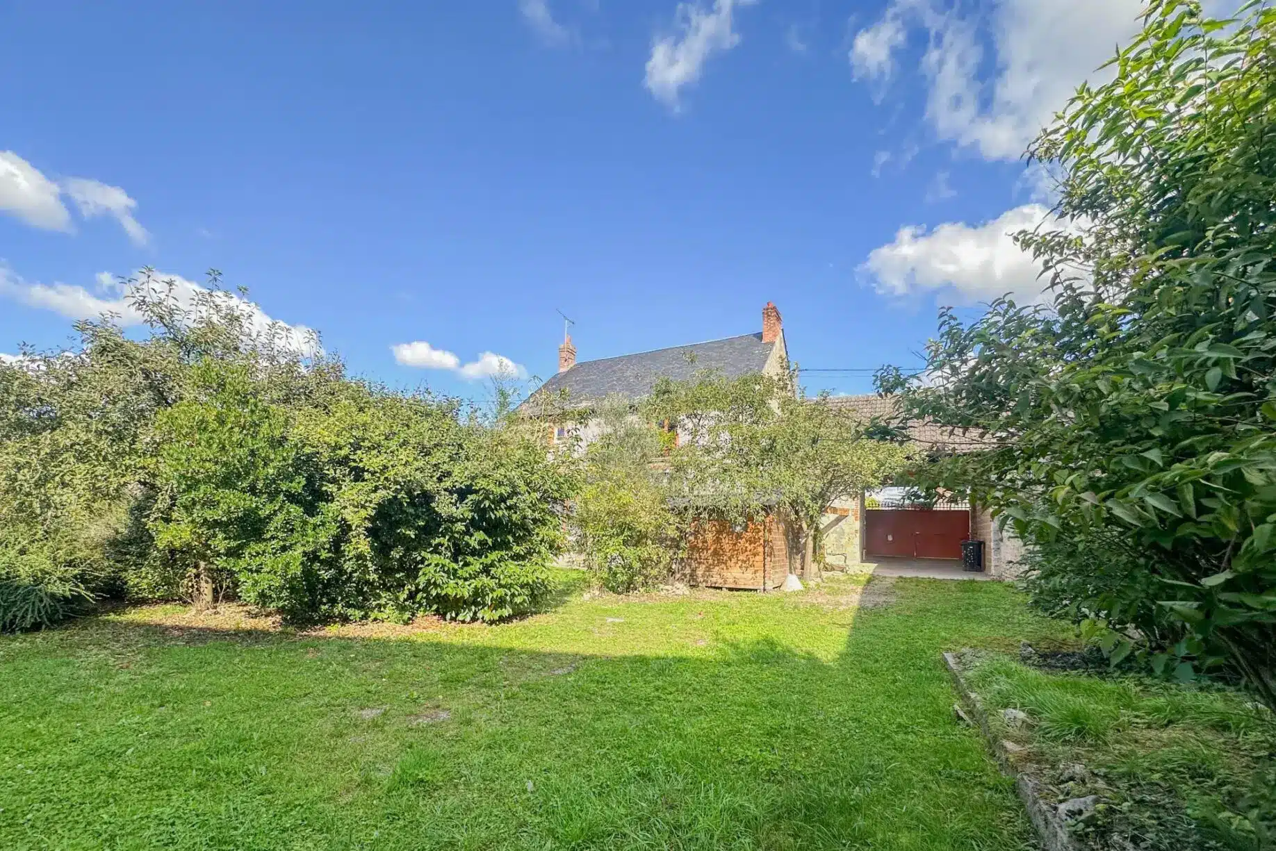 136 Beaux espaces – dépendance/écuries- Beaumont-du-Gatinais