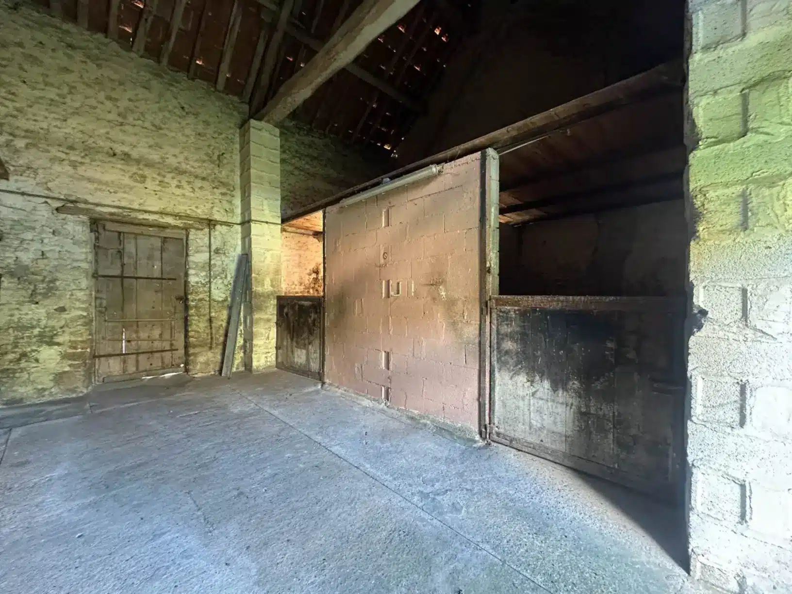 137 Beaux espaces – dépendance/écuries- Beaumont-du-Gatinais