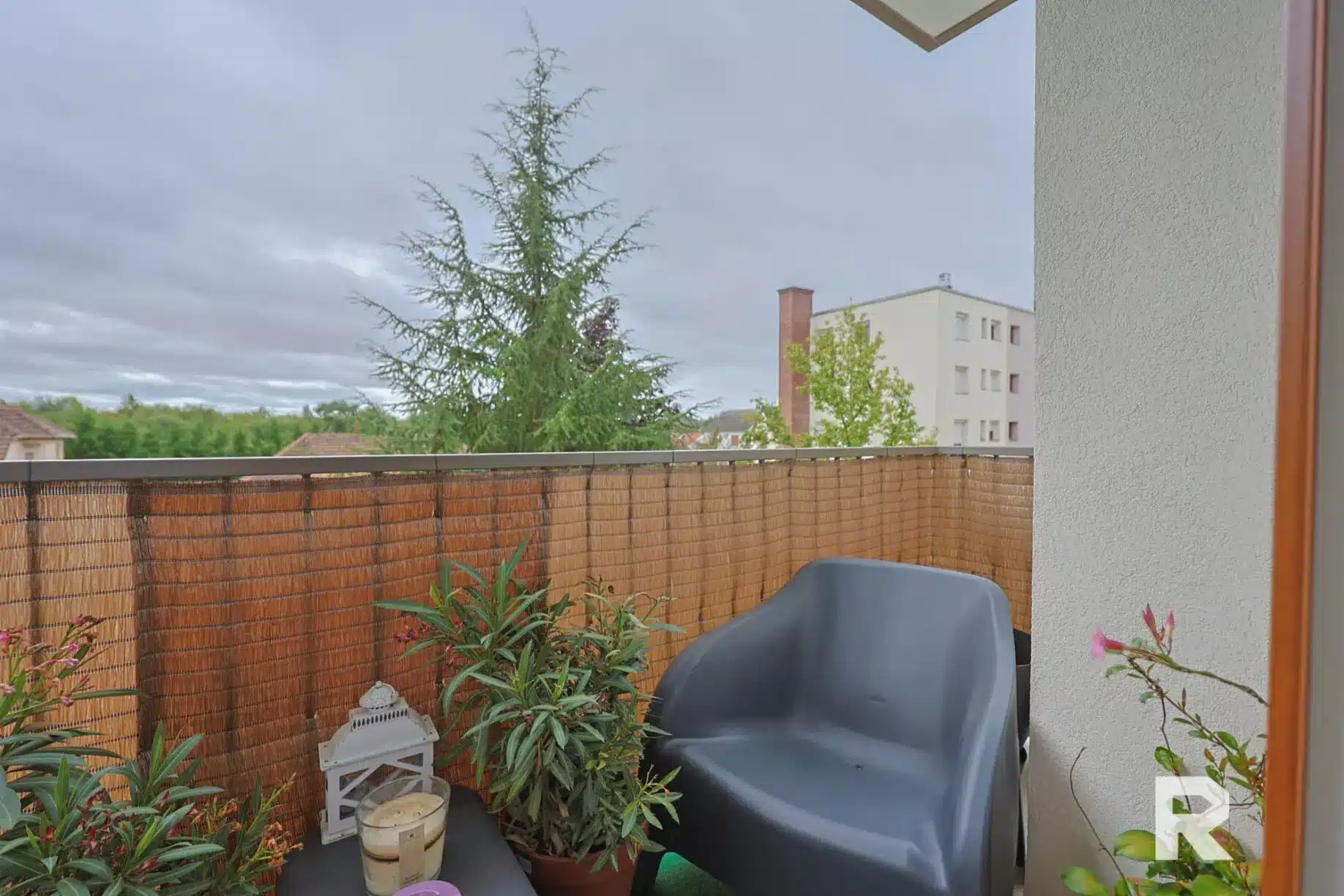67 Appartement 2 chambres balcon garage