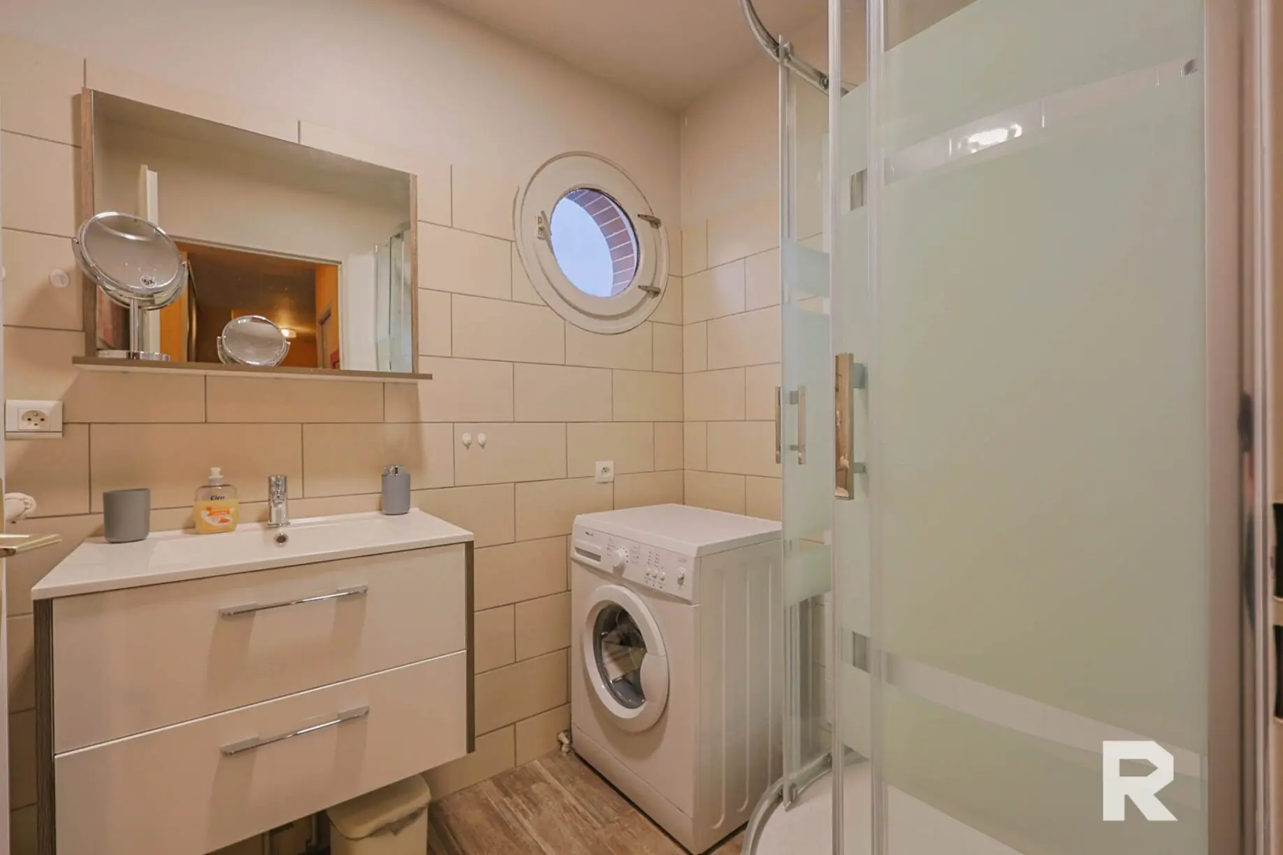 81 Appartement standing – 2 chambres – Garage – Place de parking