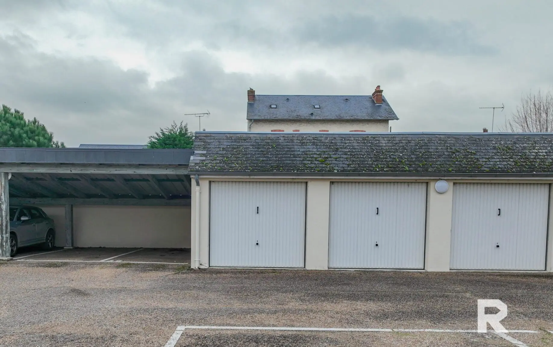 85 Appartement standing – 2 chambres – Garage – Place de parking