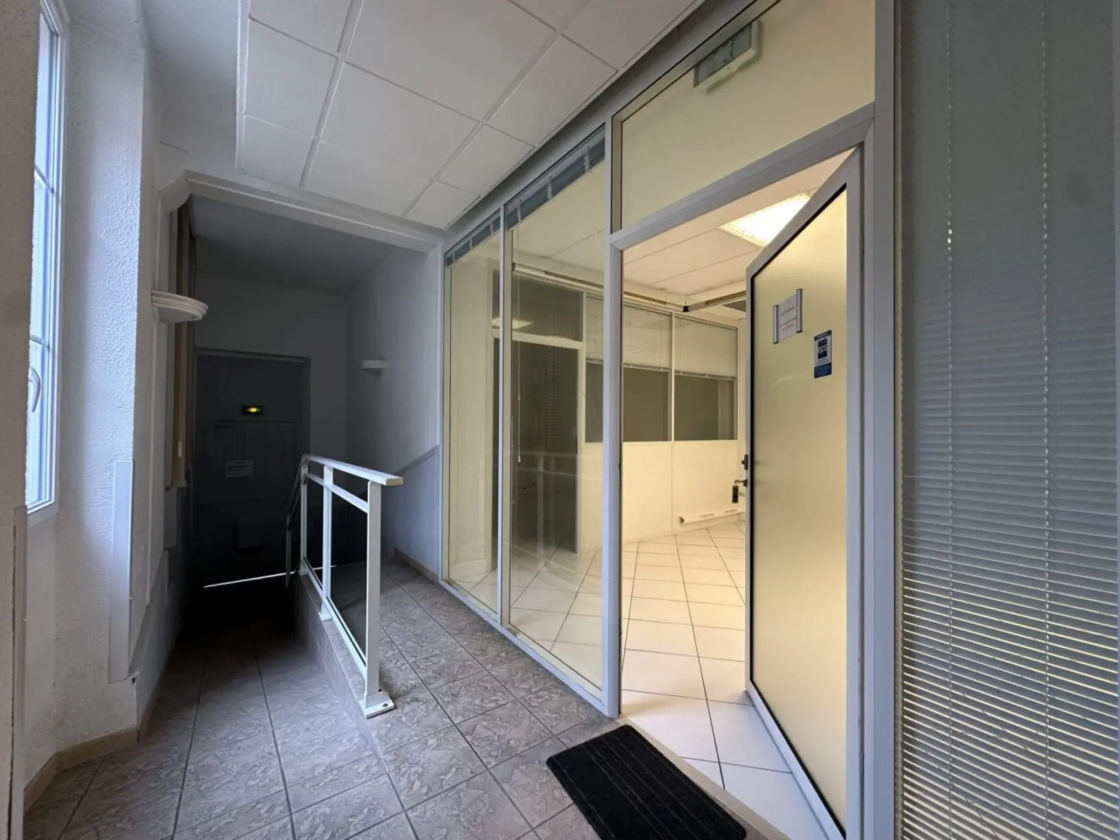 129 Immeuble de 4 lots – 3 T2 et 1 local commercial