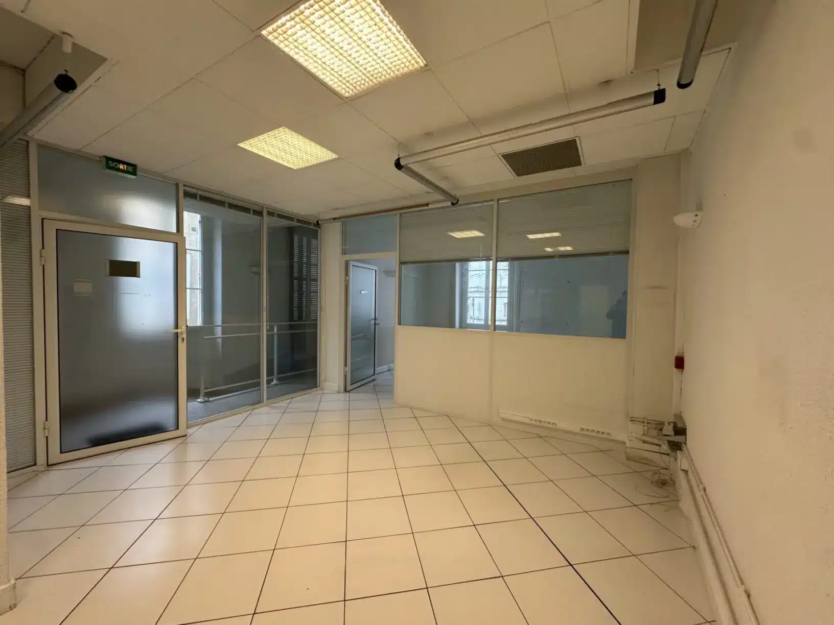 138 Immeuble de 4 lots – 3 T2 et 1 local commercial