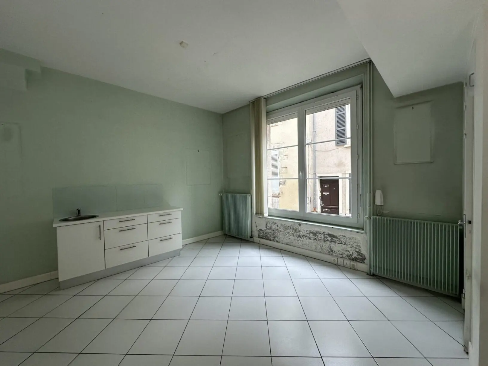 142 Immeuble de 4 lots – 3 T2 et 1 local commercial
