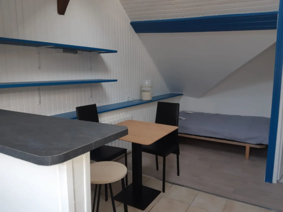 Immeuble de 6 lots : 3 T1 / 1 F2 / 2 garages