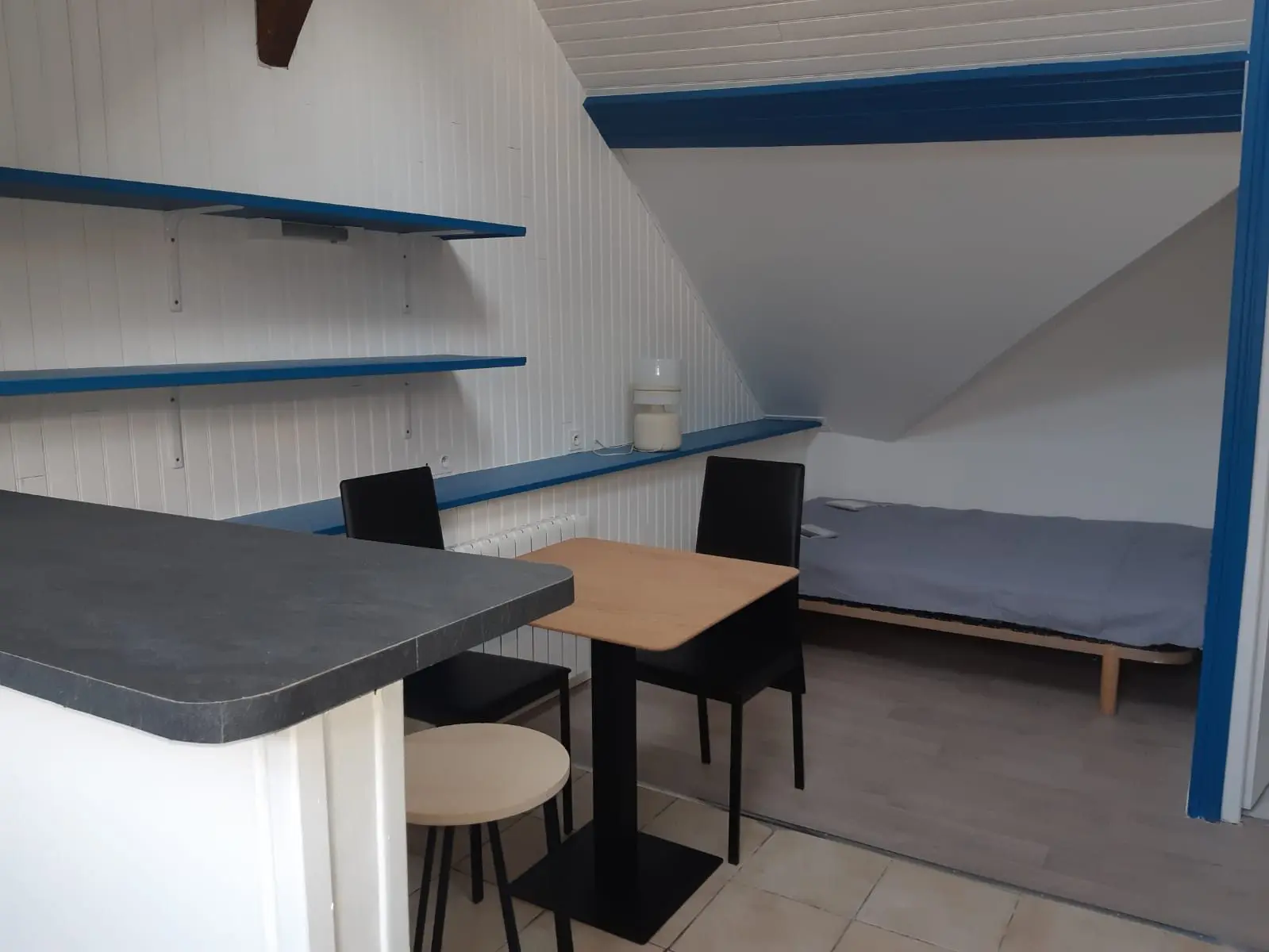 Immeuble de 6 lots : 3 T1 / 1 F2 / 2 garages
