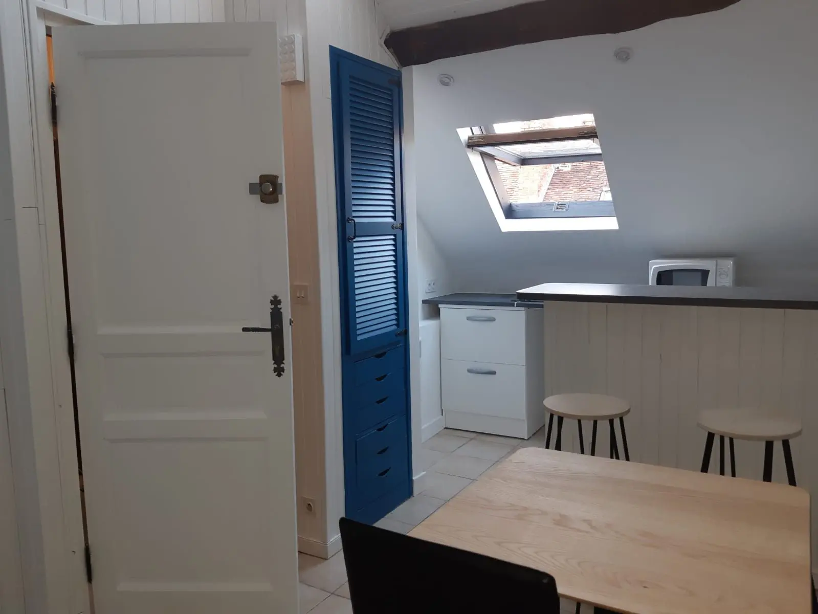 146 Immeuble de 6 lots : 3 T1 / 1 F2 / 2 garages