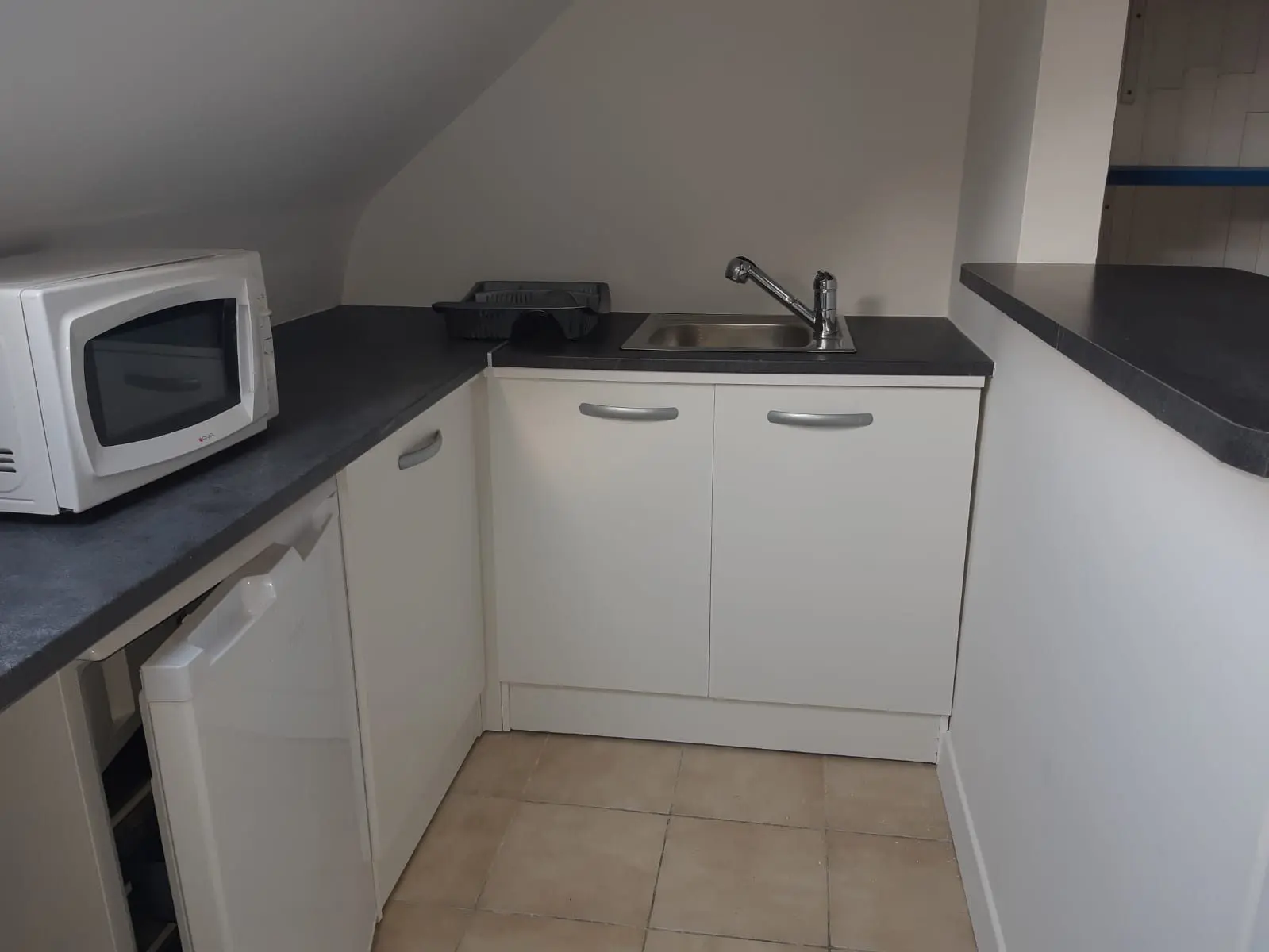 147 Immeuble de 6 lots : 3 T1 / 1 F2 / 2 garages