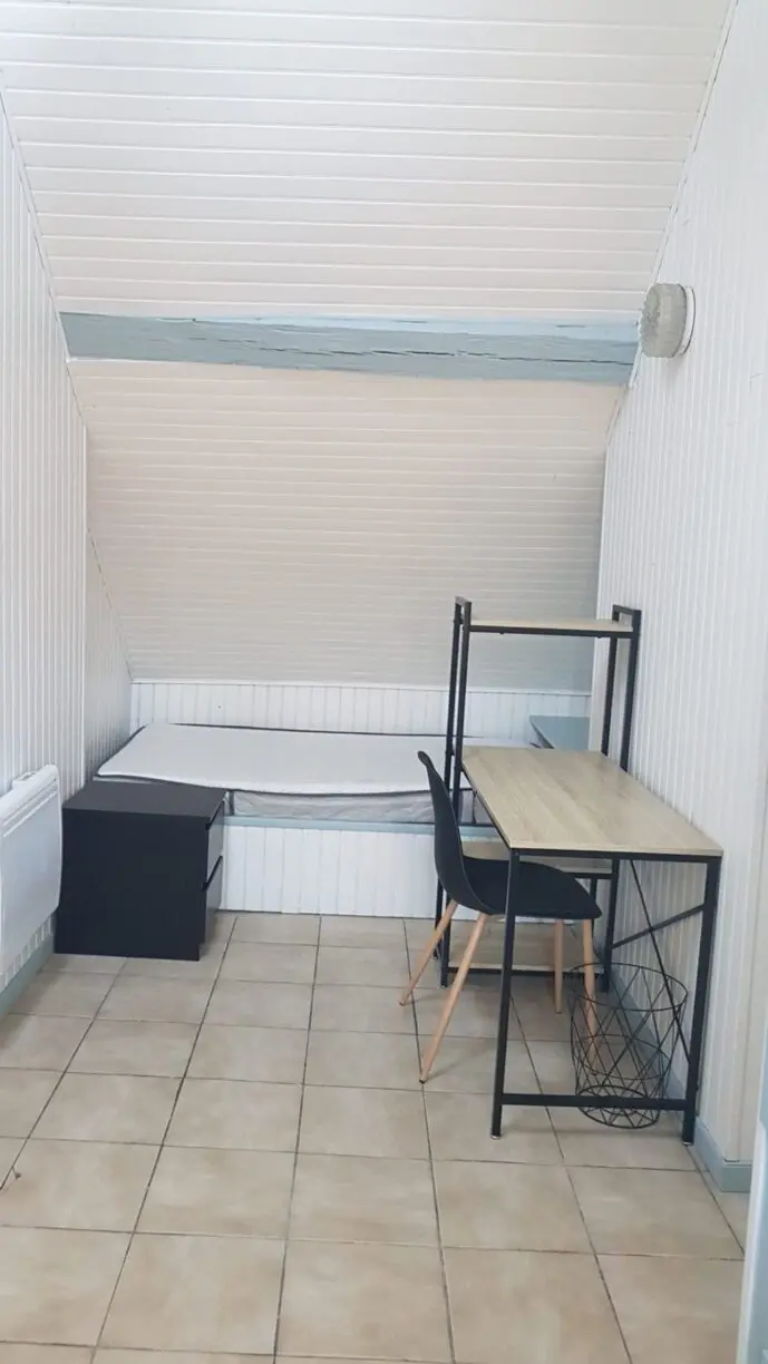 149 Immeuble de 6 lots : 3 T1 / 1 F2 / 2 garages