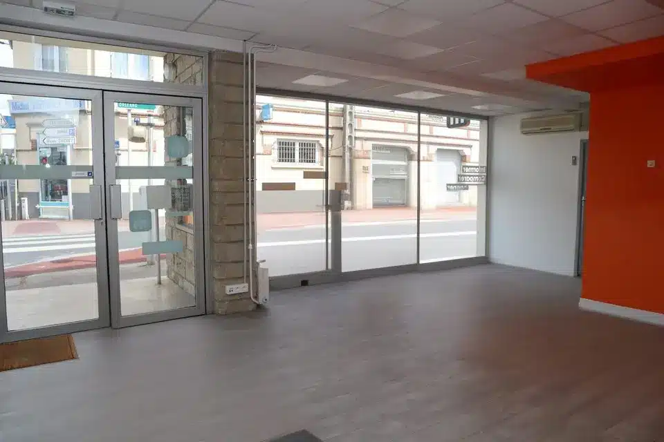 152 Local – Angle de rue – 100m2