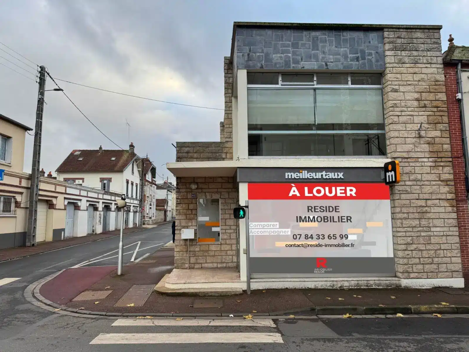 155 Local – Angle de rue – 100m2