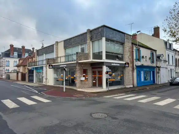 Local – Angle de rue – 100m2