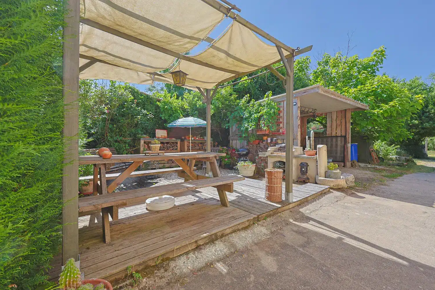 160 Local – Angle de rue – 100m2