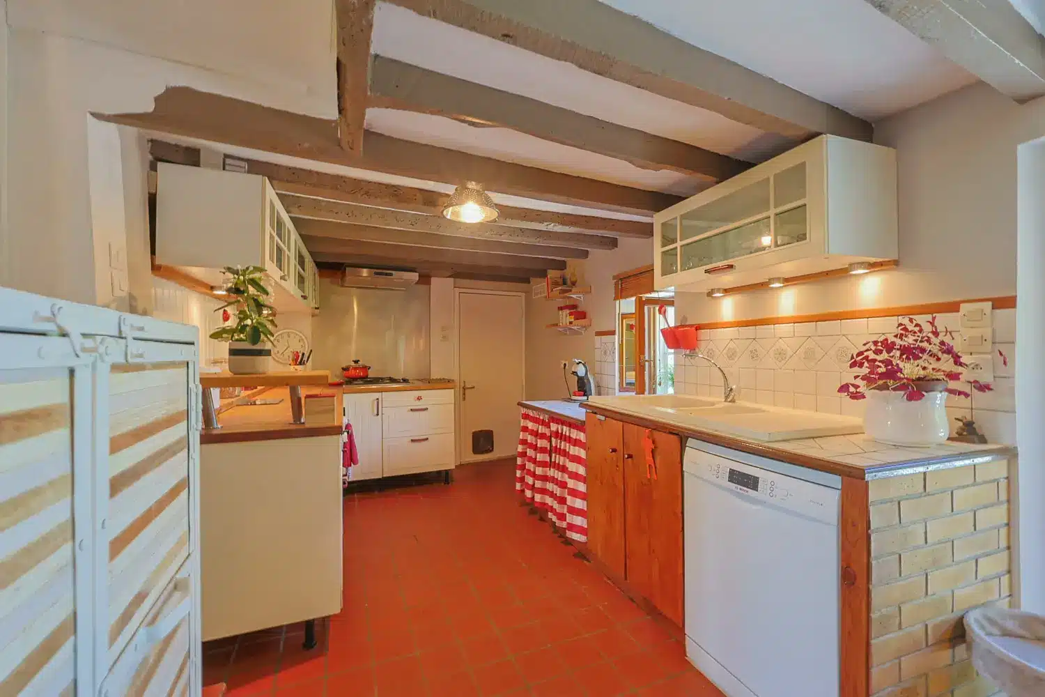 167 Local – Angle de rue – 100m2