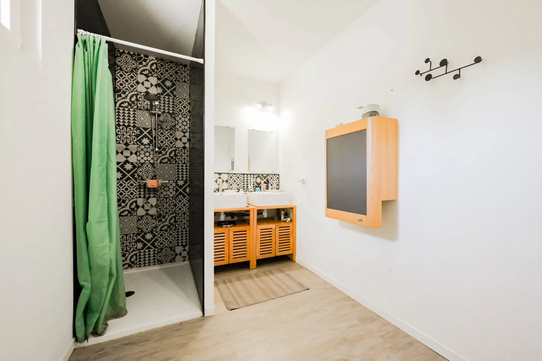48 entièrement rénové – 4 chambres – A voir