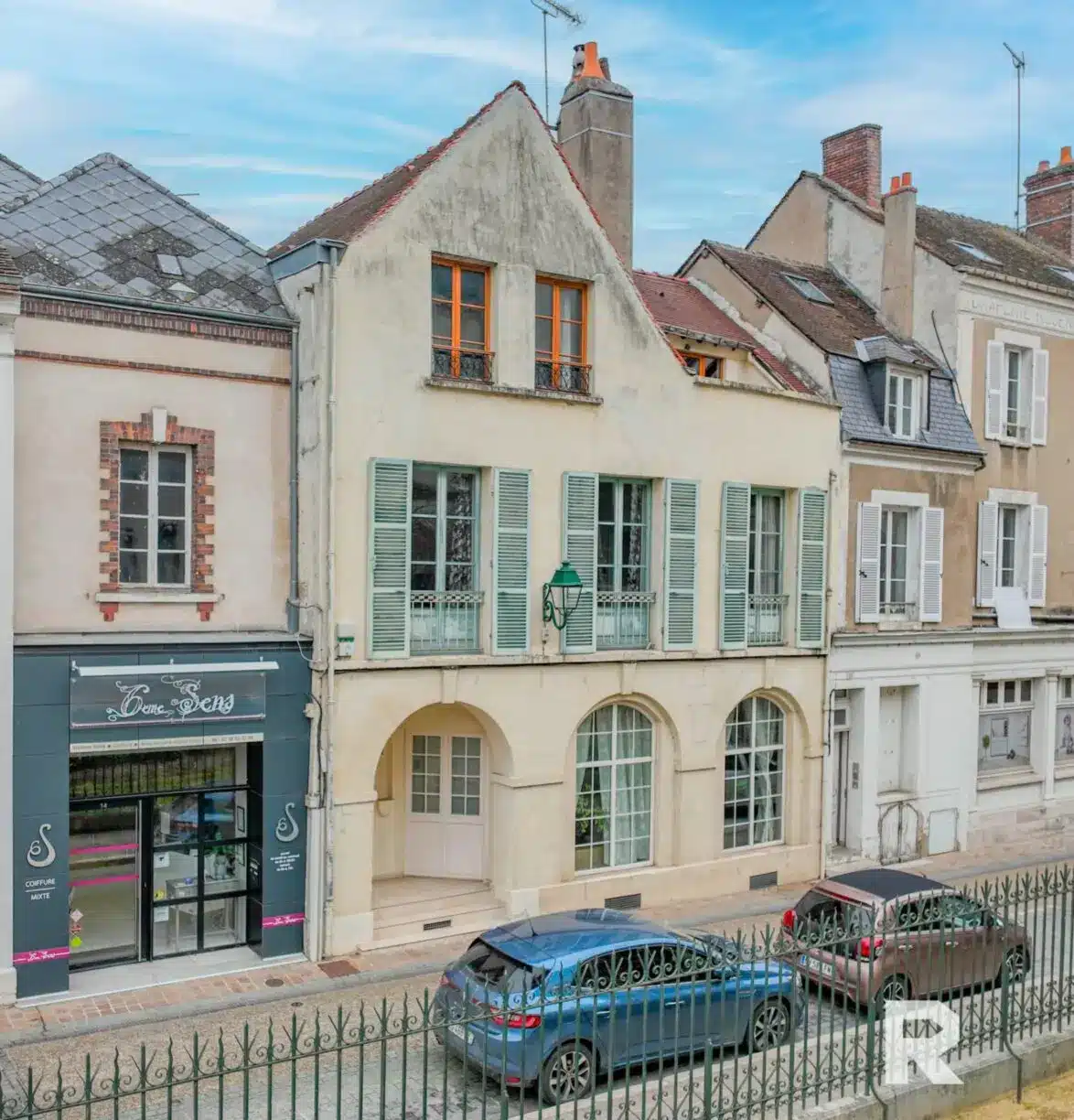 Amilly Viroy – 3 chambes – VenteAncien presbytère – hyper centre – 4 chambres – Cour – GarageAmilly Viroy – 3 chambes – Vente