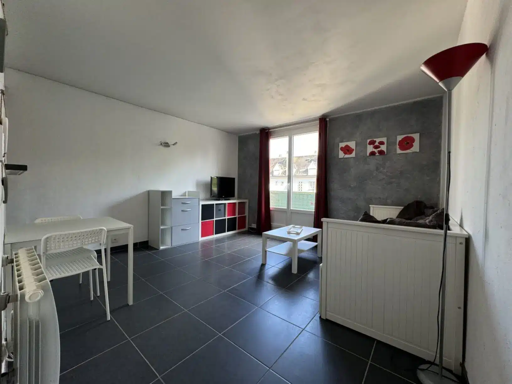 Appartement_VA2043-RESIDE_Immobilier-2-1-scaled Studio – Bord de Loire – Tram 500m