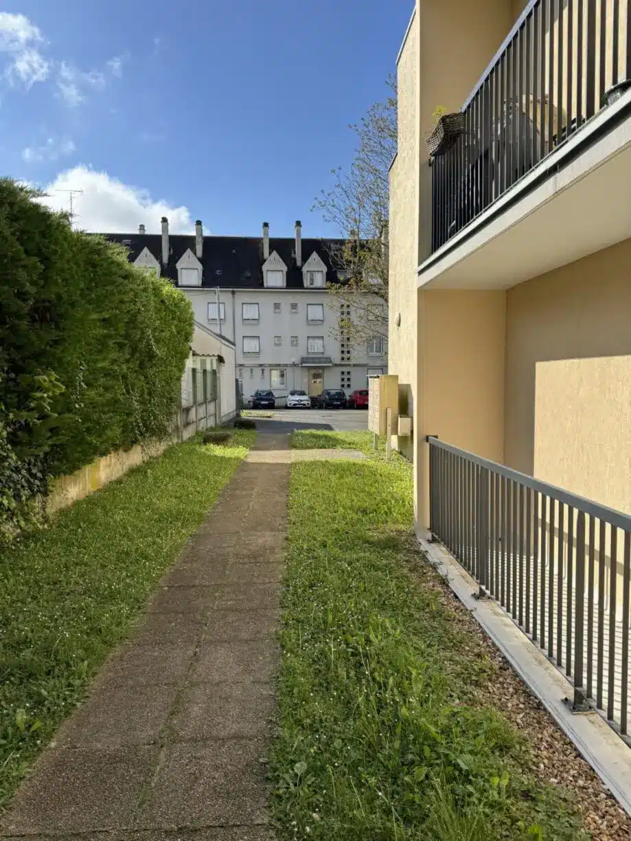 Appartement_VA2043-RESIDE_Immobilier-8-1-scaled Studio – Bord de Loire – Tram 500m