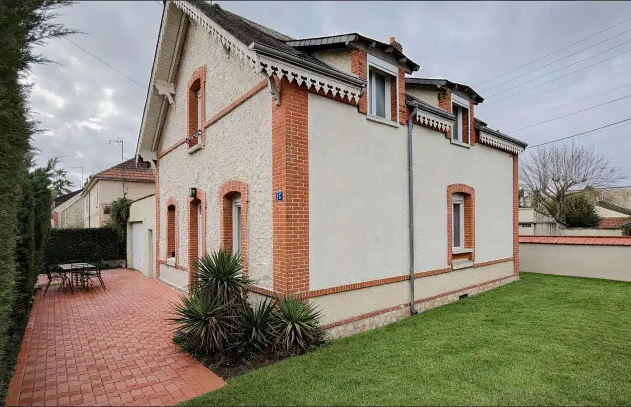 Capture-decran-2026-02-18-a-15.12.57-Grande Maison de ville – 4 chambres – Garage – Gare