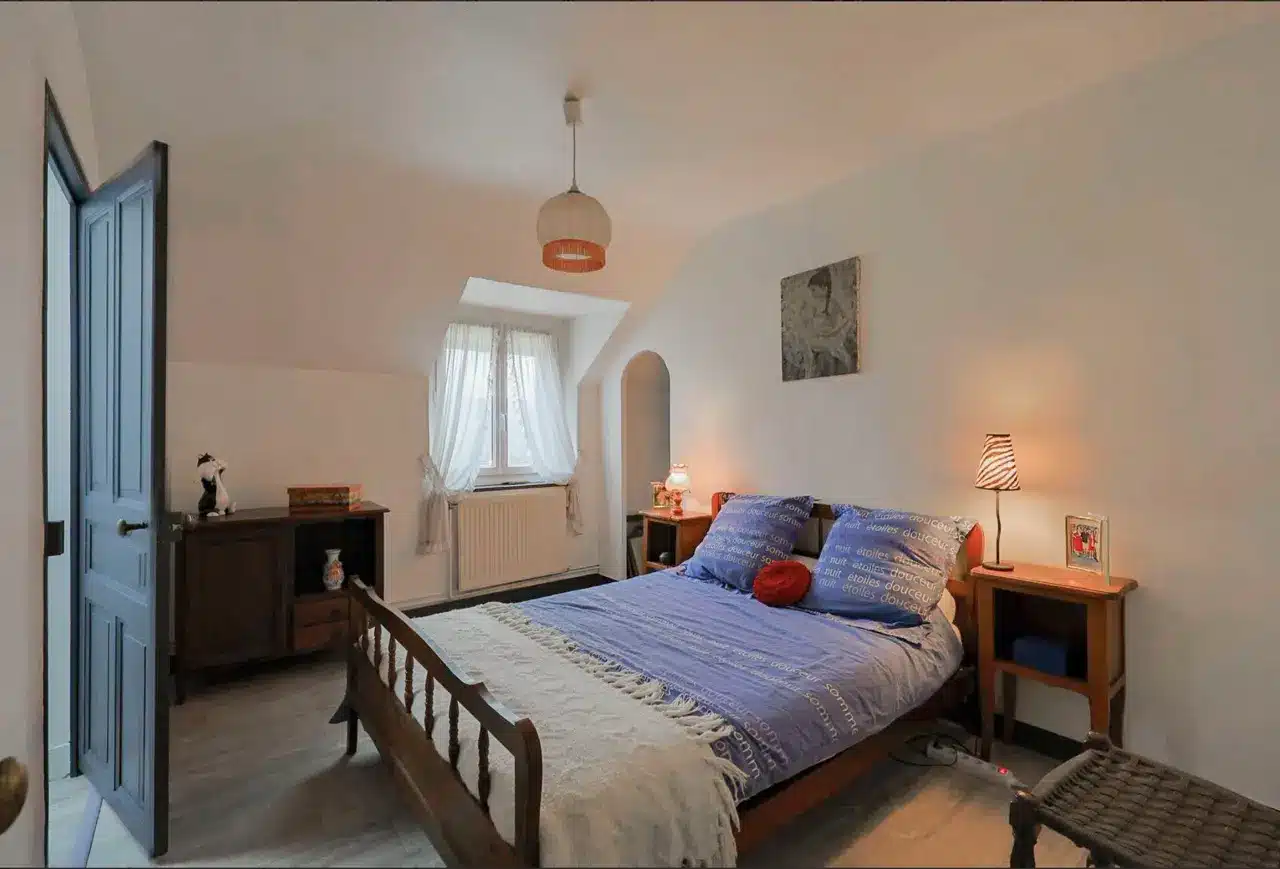 Capture-decran-2026-02-18-a-15.13.26-Grande Maison de ville – 4 chambres – Garage – Gare