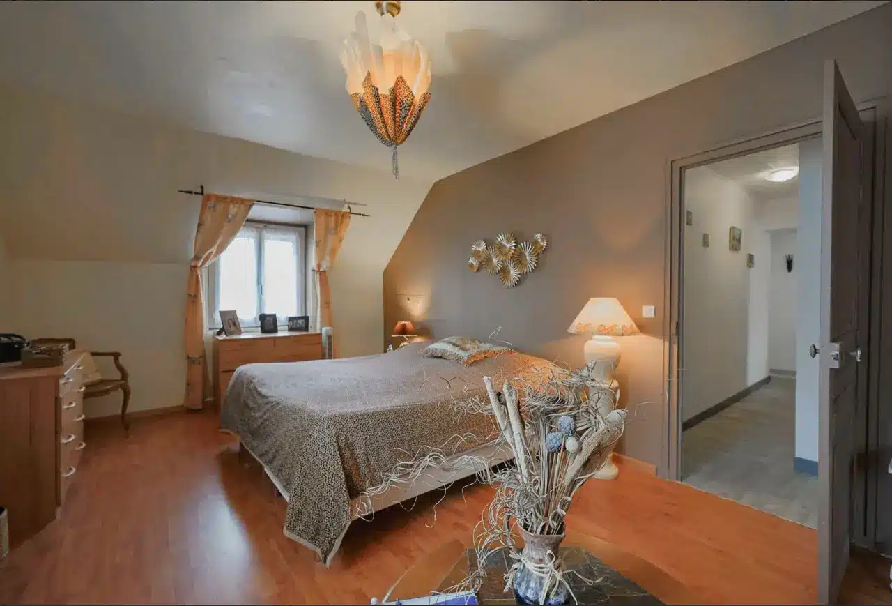 Capture-decran-2026-02-18-a-15.13.31-Grande Maison de ville – 4 chambres – Garage – Gare