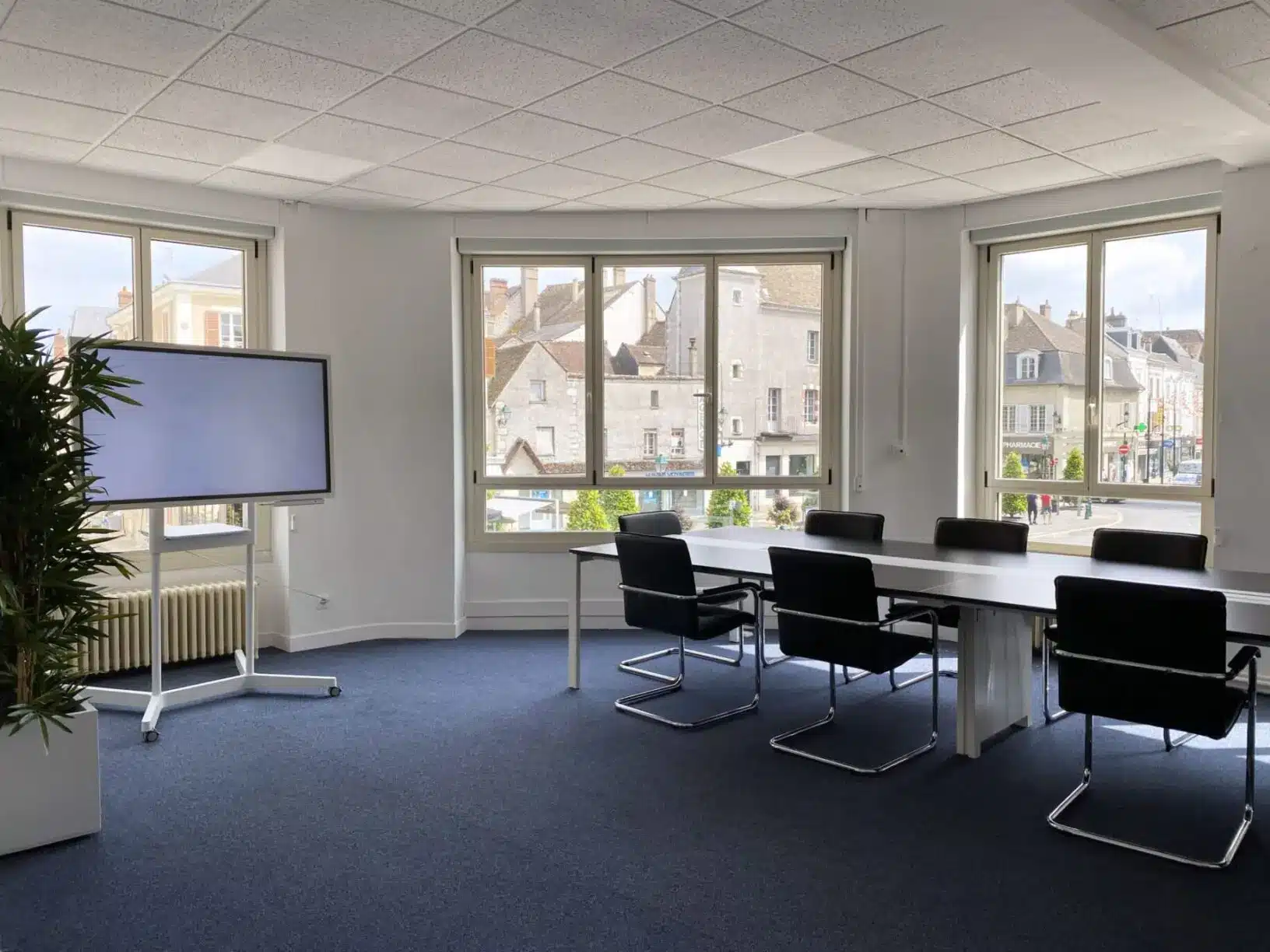 Immobilier-Pro_LP076-RESIDE_Immobilier-3-scaled Salle de Reunion – Montargis Centre