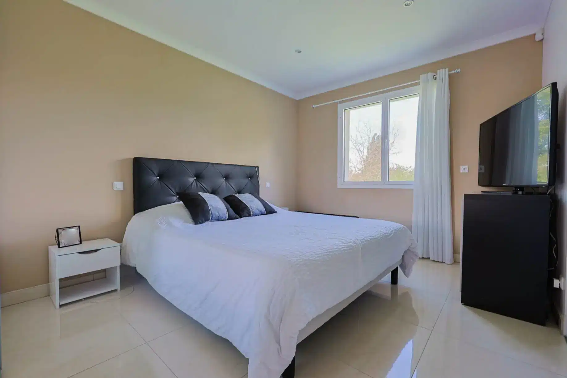 Maison_VM943-RESIDE_Immobilier-4-scaled Pavillon de 2028 – Secteur calme – Amilly Viroy