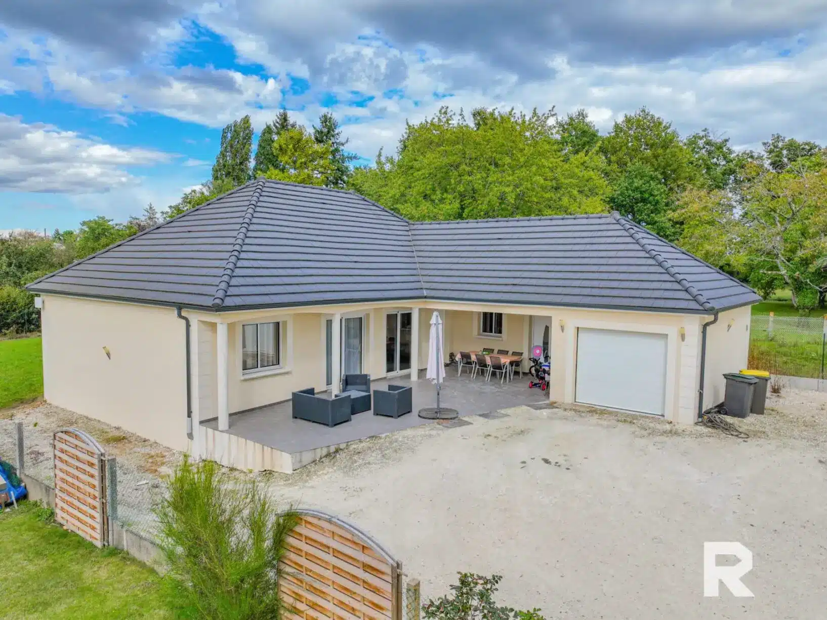 Maison_VM943-RESIDE_Immobilier-scaled Pavillon de 2028 – Secteur calme – Amilly Viroy