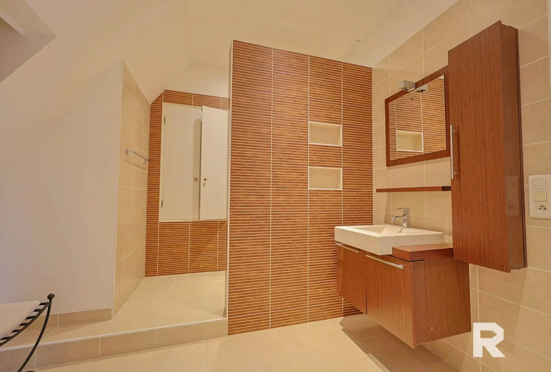 Maison_VM996-RESIDE_Immobilier-14-scaled Maison d’architecte – haut de gamme – 5 chambres
