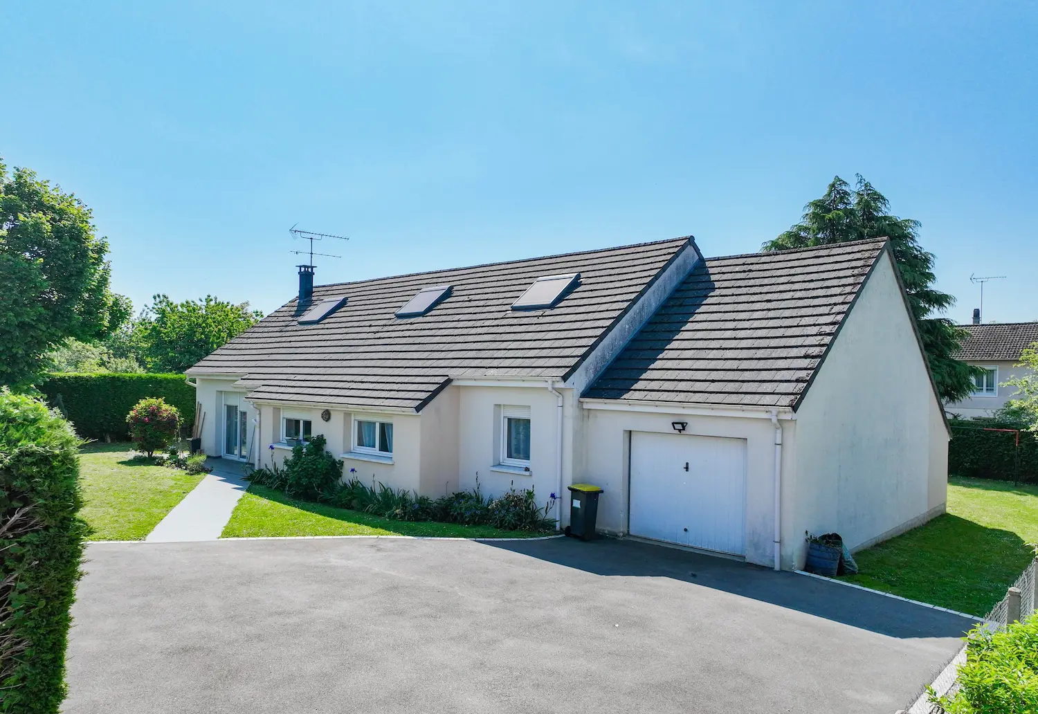 dji_fly_20250514_112650_912_1747215038396_photo-2 Maison familiale – 5 chambres – Amilly