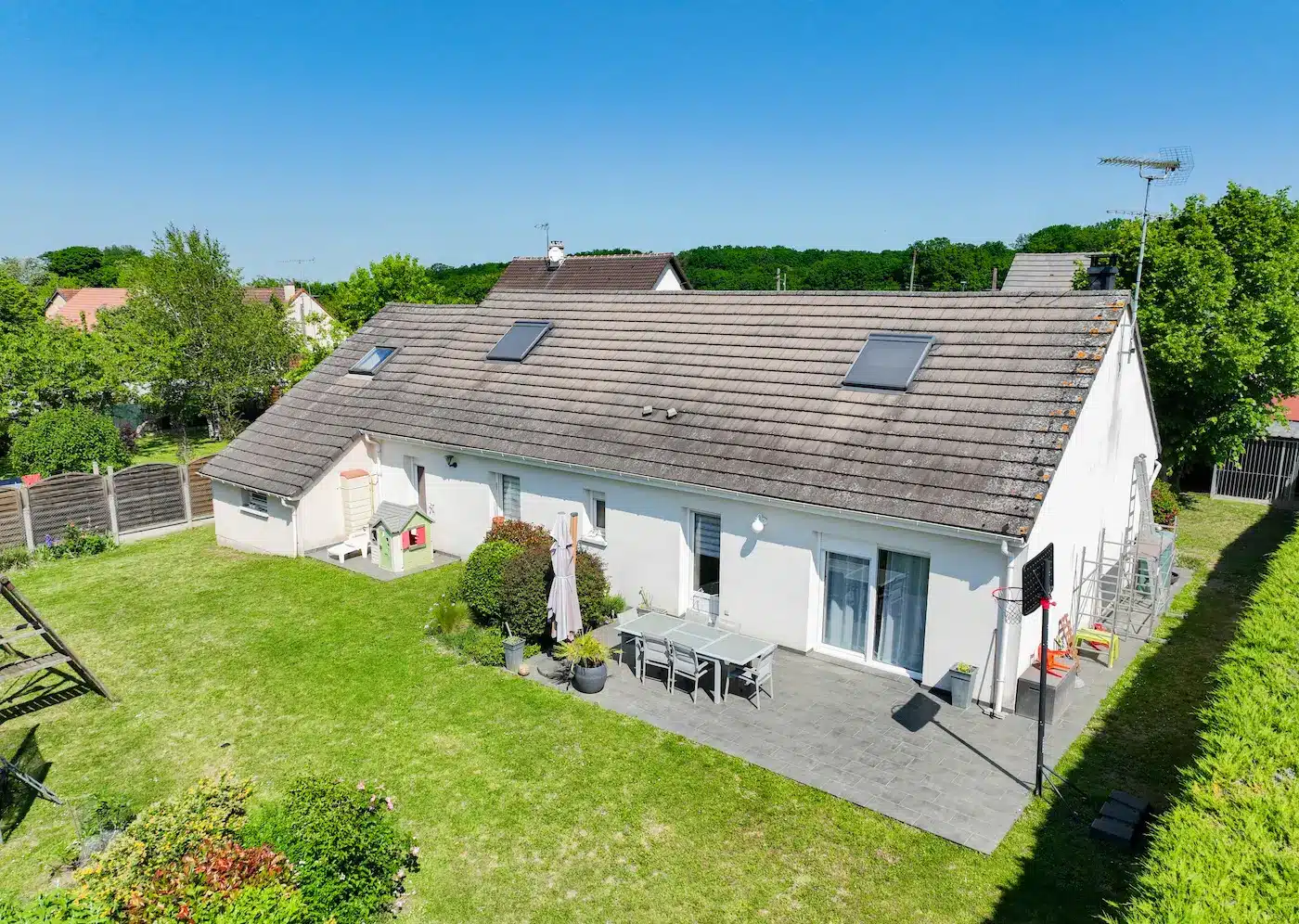 dji_fly_20250514_112930_919_1747215019579_photo-2 (1) Maison familiale – 5 chambres – Amilly