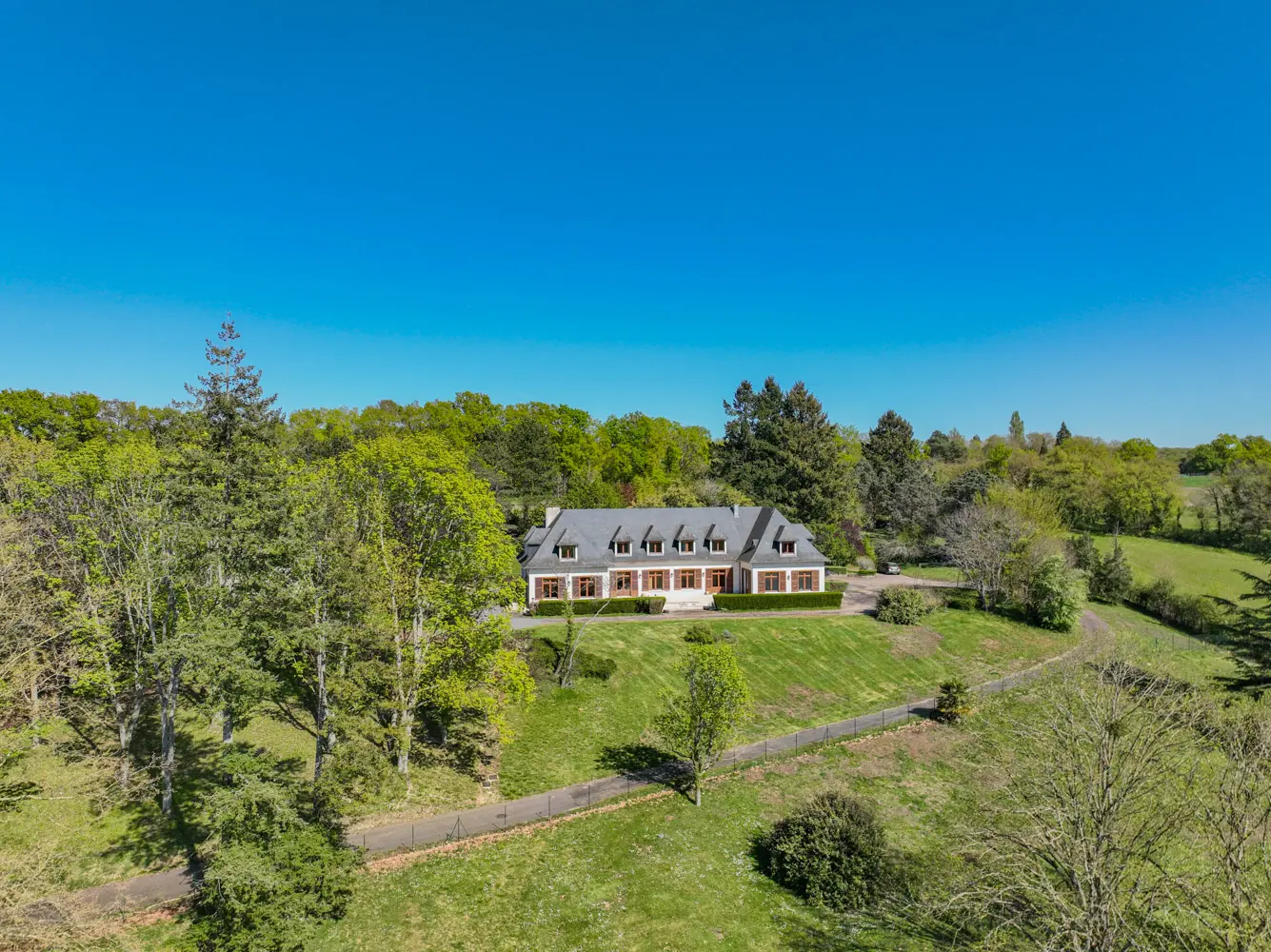 dji_fly_20260407_153756_333_1775569379980_photo Propriété 400m2 – Amilly