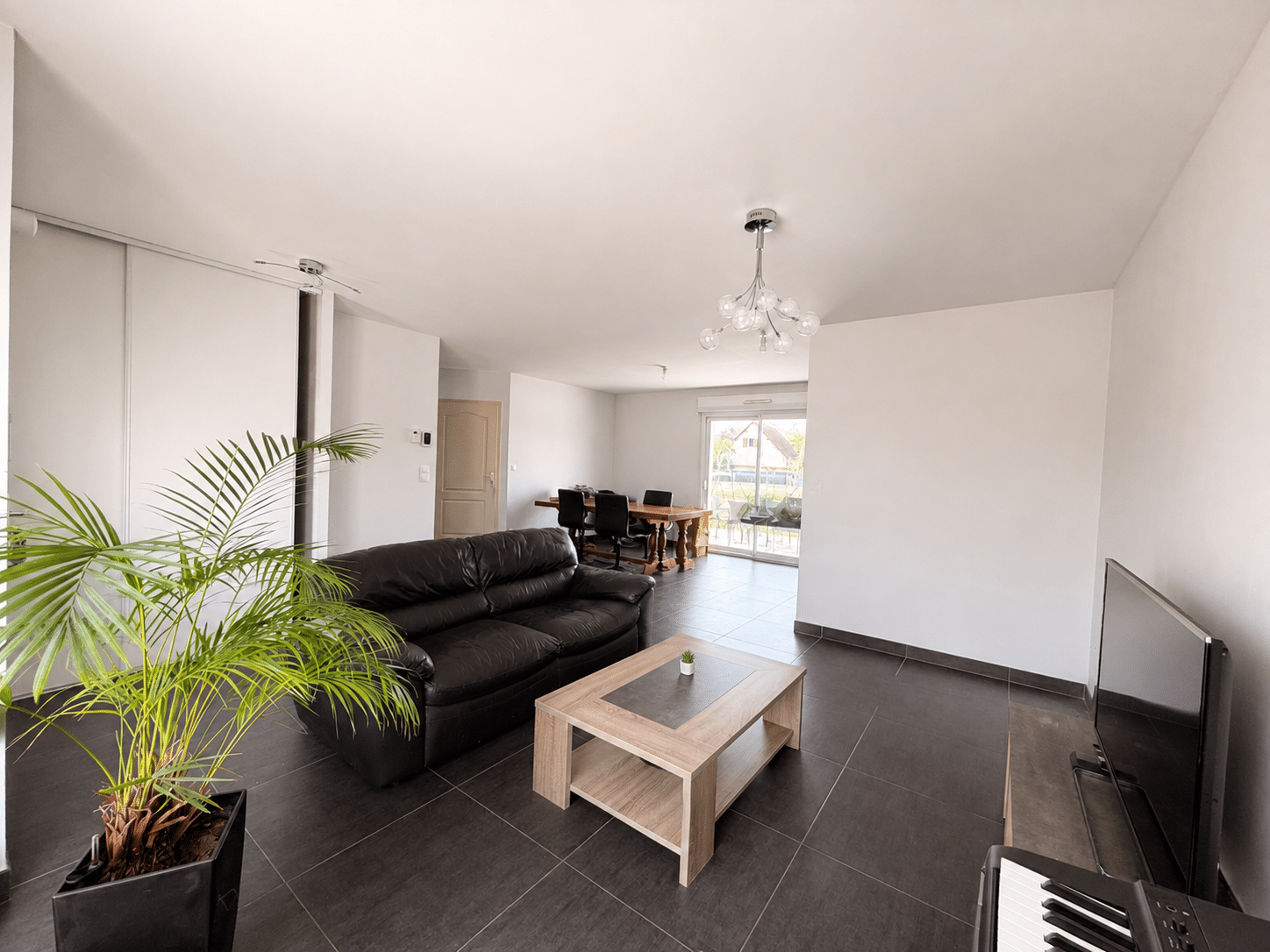5dc31b9c-009c-455a-a291-3257dff0e055 Vente / Plain pied / 3 chambres