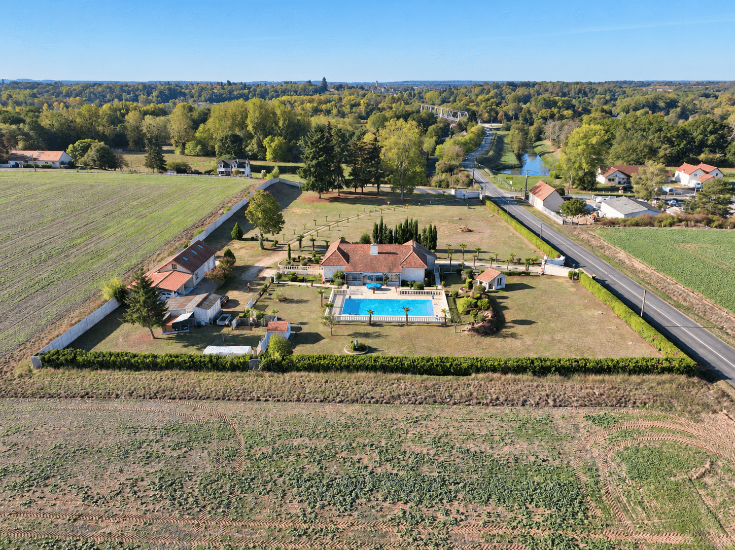 DD813C0A-7E32-48CE-9CE9-20B62406FDDF BRIARE – PROPRIÉTÉ AVEC DEUX HABITATIONS ET PISCINE